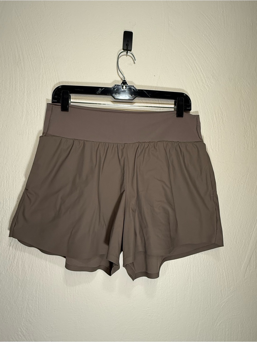 Uniqlo Airism Women’s High-Waist Athletic Shorts — Slate Grey / Taupe